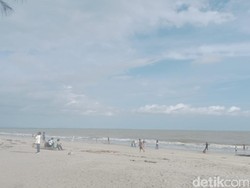 Berlibur di Pantai Sasak Pasaman Barat, Segini Tarif Masuknya