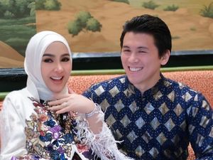 Gaya Lebaran Syahrini & Suami Usai Digosipkan Hamil, Perut Tak Lagi Ditutupi