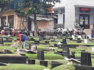 Vania Cerita Pengalaman Horor 10 Tahun Jual Kembang di TPU Tanah Kusir