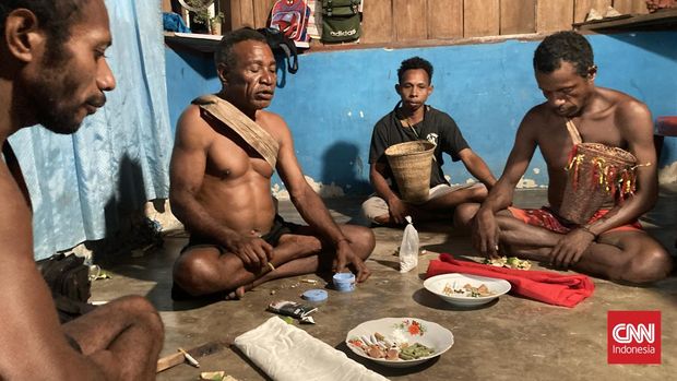 Sasi dan Aksi Kaum Mama Menjaga Biota Laut Papua