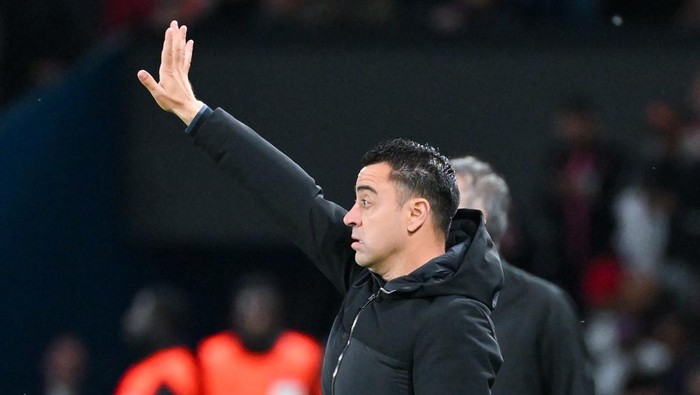 PARIS, FRANCE - APRIL 10: Coach Xavi Hernandez of FC Barcelona coaches his players during the Quarter-final First Leg - UEFA Champions League 2023/24 match between Paris Saint-Germain and FC Barcelona at Parc des Princes on April 10, 2024 in Paris, France. (Photo by Matthieu Mirville/BSR Agency/Getty Images)