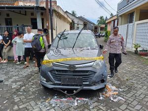 Detik-detik Balon Udara Timpa 5 Rumah-1 Mobil di Magelang, Ada Ledakan Keras Detik-detik Balon Udara Timpa 5 Rumah-1 Mobil di Magelang, Ada Ledakan Keras