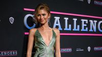 Foto: Gaya Glamor Zendaya Bertema Tenis saat Promosi Film Challengers