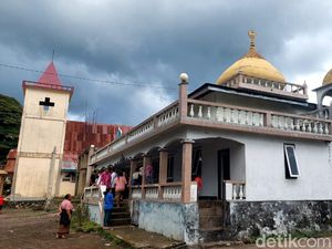 Rukunnya Umat Beragama di NTT, Gereja dan Masjid Berdiri Berdampingan