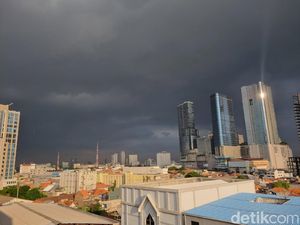 Waspada Cuaca Ekstrem H+2 Lebaran, Jatim Diguyur Hujan Sejak Siang