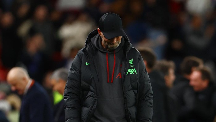 Soccer Football - Europa League - Quarter Final - First Leg - Liverpool v Atalanta - Anfield, Liverpool, Britain - April 11, 2024 Liverpool manager Juergen Klopp looks dejected after Atalantas Mario Pasalic scores their third goal REUTERS/Molly Darlington