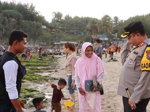 Pantau Objek Wisata, Kapolres Pacitan: Selamat Menikmati Liburan Pantau Objek Wisata, Kapolres Pacitan: Selamat Menikmati Liburan
