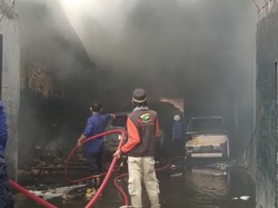 Pabrik Minyak Goreng di Gowa Kebakaran, Sejumlah Mobil Hangus Terbakar