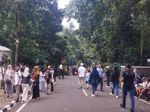 Kebun Raya Bogor Ramai Dikunjungi Warga Ngadem Libur Lebaran