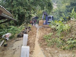 Longsor Enam Titik di Kuningan, Akses Warga Terhambat