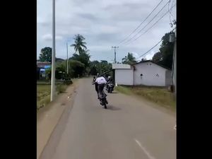 Pemotor Freestyle di Jalan Moncongloe Maros, Polisi Buru Pelaku Pemotor Freestyle di Jalan Moncongloe Maros, Polisi Buru Pelaku