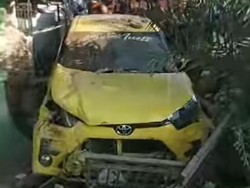 Agya Tabrak Rumah Warga Pasuruan gegara Sopir Ngantuk