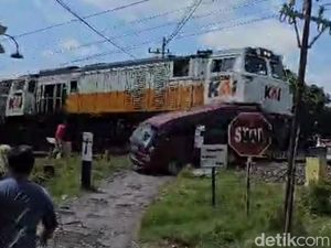 Pelajaran dari Insiden Suzuki Carry Dihantam KA Argo Semeru di Madiun Pelajaran dari Insiden Suzuki Carry Dihantam KA Argo Semeru di Madiun