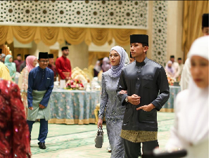 Gaya Pangeran Mateen dan Anisha Rosnah Saat Lebaran Pertama Sebagai Pasutri Gaya Pangeran Mateen dan Anisha Rosnah Saat Lebaran Pertama Sebagai Pasutri