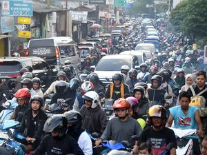 Penampakan Padatnya Jalur Puncak Bogor Saat Libur Lebaran