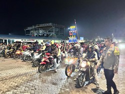 Humanis, Polda Banten Kawal Pemudik Arus Balik di Pelabuhan