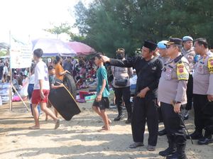 Polisi Sisir Pantai di Indramayu, Jamin Keselamatan Wistawan