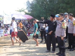 Polisi Sisir Pantai di Indramayu, Jamin Keselamatan Wistawan