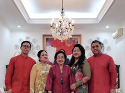 Berkebaya Kuning, Puan Unggah Foto Lebaran Sekeluarga Bersama Megawati