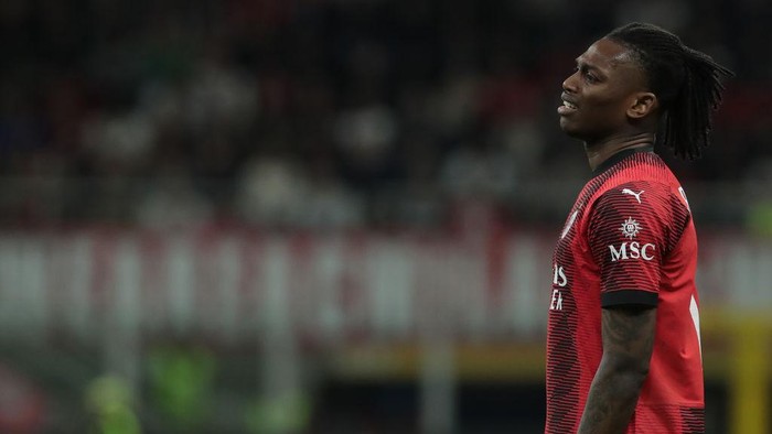 MILAN, ITALY - APRIL 11:  Rafael Leao of AC Milan looks dejected during the UEFA Europa League 2023/24 Quarter-Final first leg match between AC Milan and AS Roma at Stadio Giuseppe Meazza on April 11, 2024 in Milan, Italy. (Photo by Emilio Andreoli/Getty Images)