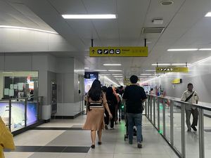 Naik MRT dan TransJakarta Bisa Pakai QRIS Tap di Aplikasi Ini Naik MRT dan TransJakarta Bisa Pakai QRIS Tap di Aplikasi Ini