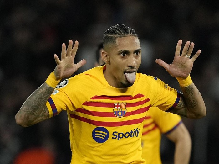 Barcelona's Raphinha celebrates after scoring his side's opening goal during the Champions League quarterfinal first leg soccer match between Paris Saint-Germain and Barcelona at the Parc des Princes stadium in Paris, Wednesday, April 10, 2024. (AP Photo/Lewis Joly)