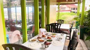 RM Family Benteng Indah di Bukittinggi Jadi Tempat Lahirnya Ayam Pop
