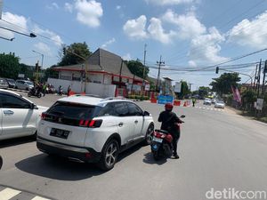 Simpang Papar Kediri Ditutup-Dialihkan Dampak Arus Lalin Mengkreng Padat Simpang Papar Kediri Ditutup-Dialihkan Dampak Arus Lalin Mengkreng Padat