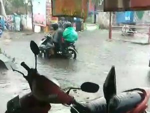 Cimahi Seketika Disergap Banjir Usai Diguyur Hujan Deras Cimahi Seketika Disergap Banjir Usai Diguyur Hujan Deras