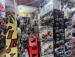 Mainan Asal China Masih Banjiri Pasar Gembrong, Pedagang Bilang Gini