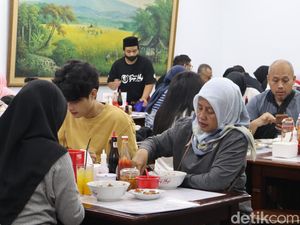 Tradisi Menyantap Bakso Saat Libur Lebaran di Bandung