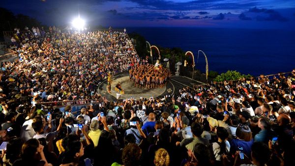 Libur Lebaran, Wisata Tari Kecak di Bali Diserbu Wisatawan