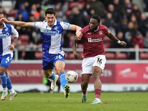 Elkan Baggott Bikin Gol Bawa Bristol Rovers Kalahkan Cheltenham Elkan Baggott Bikin Gol Bawa Bristol Rovers Kalahkan Cheltenham