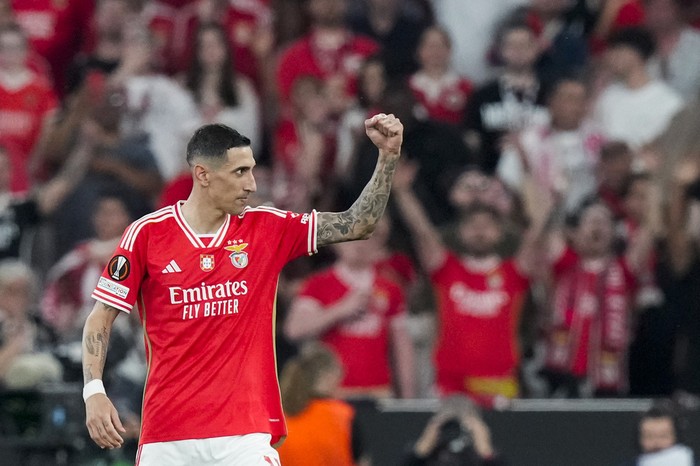 Benficas Angel Di Maria celebrates after scoring his sides second goal during the Europa League quarterfinals, first leg, soccer match between SL Benfica and Olympique de Marseille at the Luz stadium in Lisbon, Thursday, April 11, 2024. (AP Photo/Armando Franca)