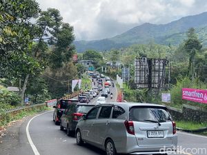 Lalin di Cianjur Arah Puncak Padat Merayap Lalin di Cianjur Arah Puncak Padat Merayap