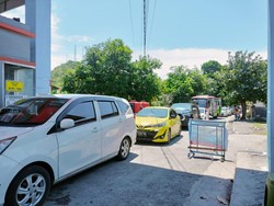 Pengunjung Pantai Bira Bulukumba Mulai Ramai, Kendaraan Antre di Pintu Masuk