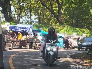 Ramdan Rela Berdesakan di Pikap demi Wisata Murah ke Karang Hawu