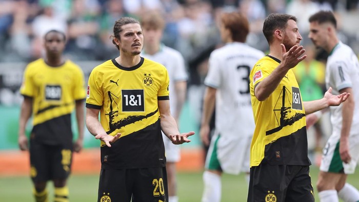 MOENCHENGLADBACH, GERMANY - APRIL 13: Marcel Sabitzer of Dortmund reacts after the referee rejected the penalty for Dormtund during the Bundesliga match between Borussia Mönchengladbach and Borussia Dortmund at Borussia Park Stadium on April 13, 2024 in Moenchengladbach, Germany. (Photo by Christof Koepsel/Getty Images) (Photo by Christof Koepsel/Getty Images)