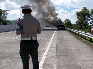 Isuzu Elf Terbakar di Tol Pandaan-Malang, Kenali Penyebab Mesin Overheat
