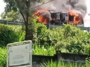 Elf Terbakar di Tol Pandaan-Malang Angkut 17 Orang, Begini Kondisinya