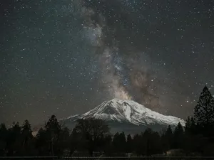 Misteri Gunung Shasta, Disebut Sarang Alien, hingga Tempat Aliran Sesat Misteri Gunung Shasta, Disebut Sarang Alien, hingga Tempat Aliran Sesat