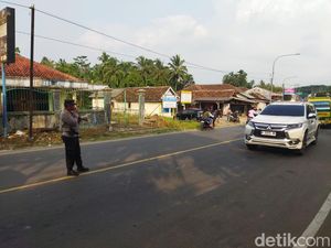 Akses ke Pantai Carita Ditutup Sementara Imbas Stuck