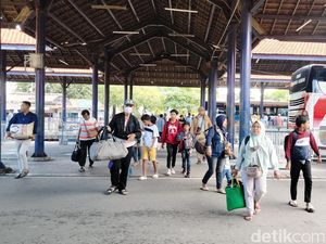 H+3 Lebaran, Penumpang Arus Balik Mulai Padati Terminal Purabaya