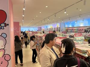 Serbu Miniso Pink Transmart, Pembeli Senang Barang Lengkap-Gerainya Luas Serbu Miniso Pink Transmart, Pembeli Senang Barang Lengkap-Gerainya Luas