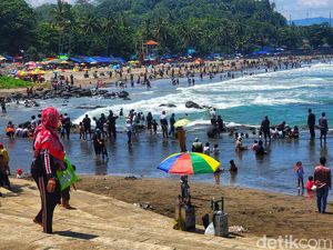 Pantai Karanghawu yang Hadirkan Sejuta Kenangan bagi Heti Pantai Karanghawu yang Hadirkan Sejuta Kenangan bagi Heti