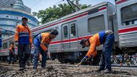 Perbaikan Rel Usai Insiden KRL ke Kampung Bandan Anjlok