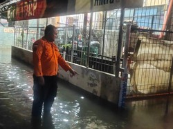 Banjir Rendam Rumah Warga yang Ditinggal Mudik di Bekasi Berangsur Surut