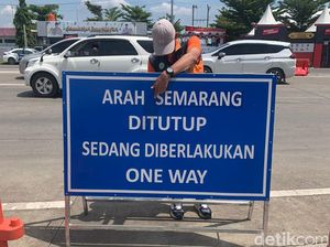 Catat! One Way Arus Balik Tol Kanci-Pejagan Dimulai Hari Ini Pukul 14.00 WIB Catat! One Way Arus Balik Tol Kanci-Pejagan Dimulai Hari Ini Pukul 14.00 WIB
