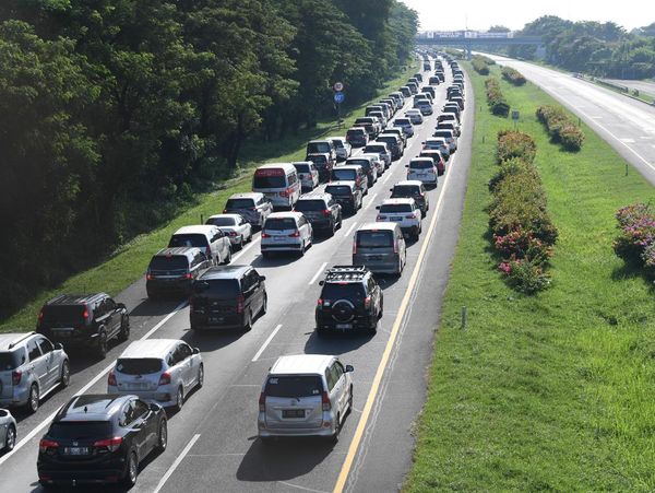 Potret Padatnya Arus Balik di Tol Palimanan-Kanci