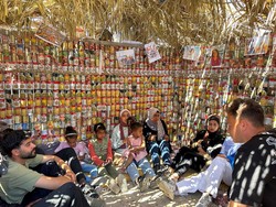 Kirim Pesan ke Dunia, Warga Gaza Bangun Tenda dari Kaleng Bekas Makanan